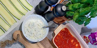 Zucchiniknyten med ricotta och tomatsås