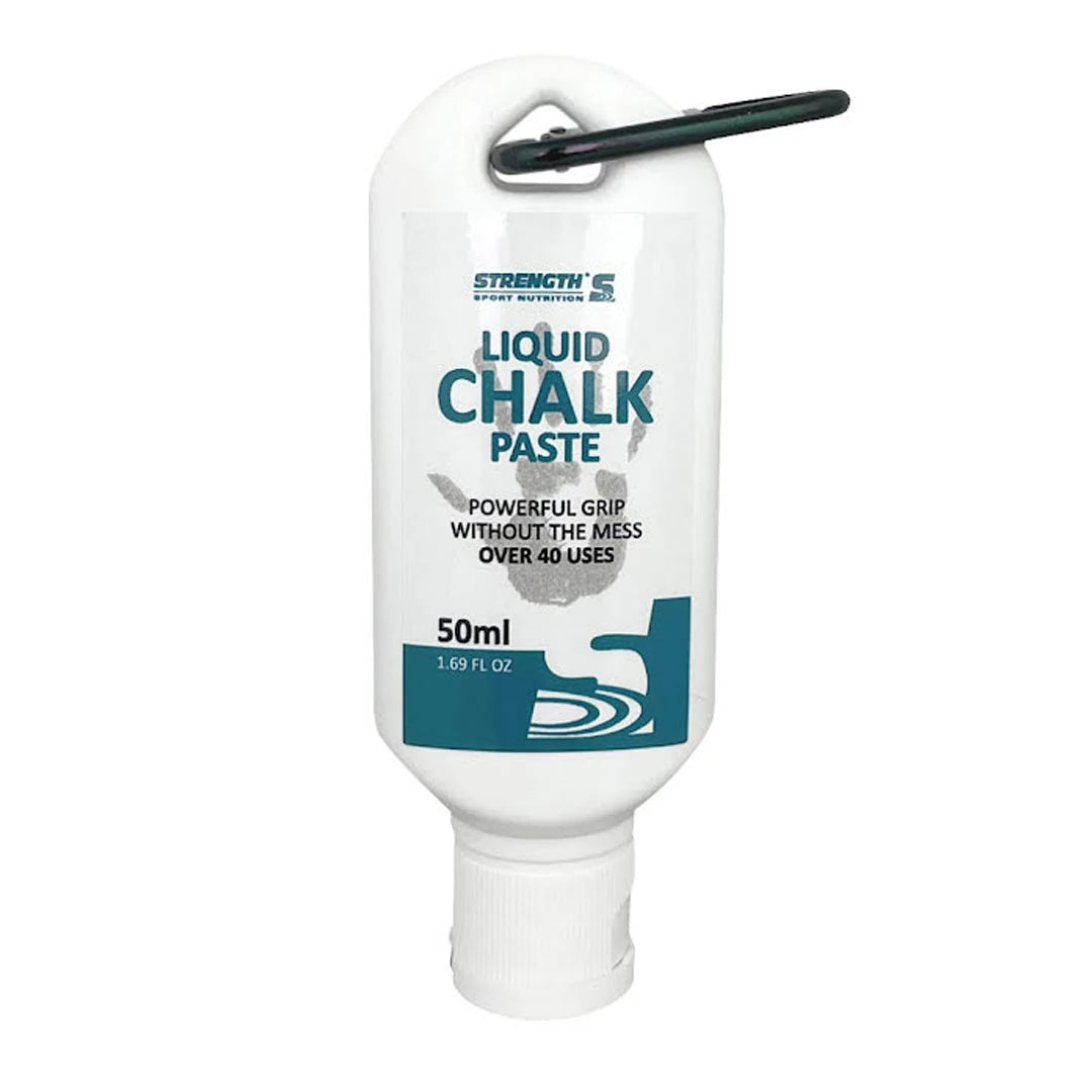 Strength Sport Nutrition Liquid Chalk i en vit 50 ml flaska med praktisk karbinhake.