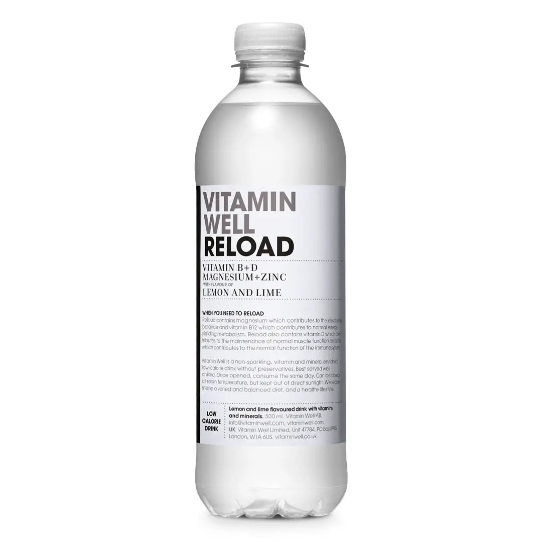 Vitamin Well Reload 500 ml vitamindryck i en genomskinlig flaska med vit etikett för smaken Citron Lime.
