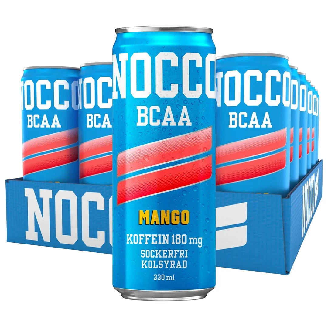 24 x NOCCO BCAA 330 ml Mango i ett blått flak med ljusblå energidrycksburkar med röda ränder.