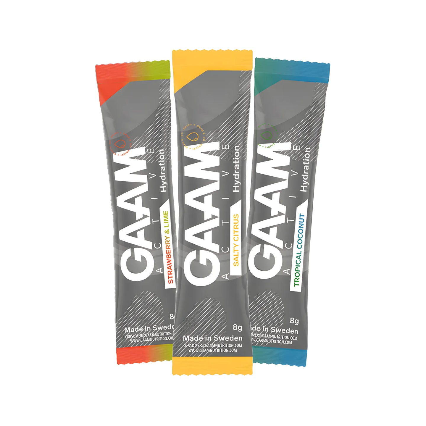 Tre portionspåsar av GAAM Active Hydration 8 g elektrolytpulver i grått med färgglada detaljer för de olika smakerna.