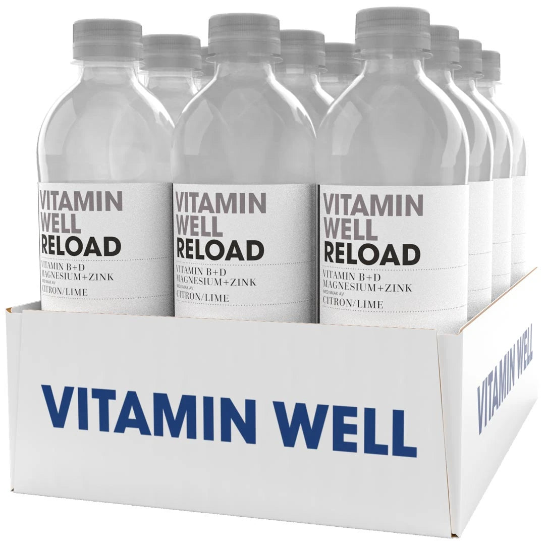 12 x Vitamin Well 500 ml Reload Citron Lime i ett vitt flak med transparenta plastflaskor.