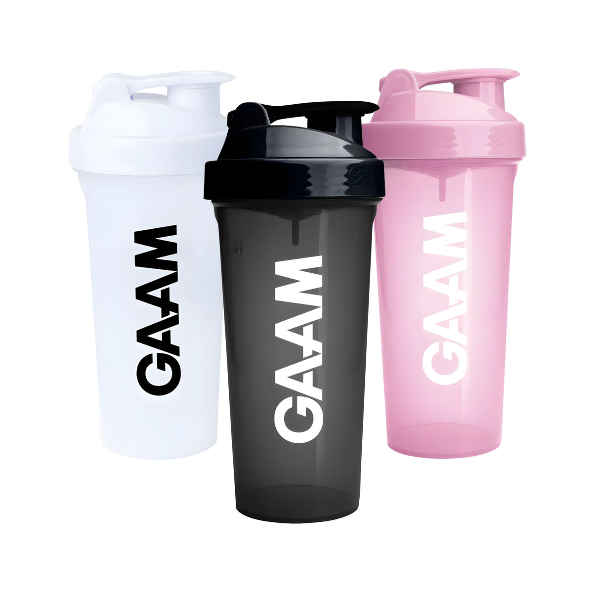 3 x GAAM Shaker 800 ml plastshakers i färgerna svart, vit, och rosa med GAAM-logotyp.