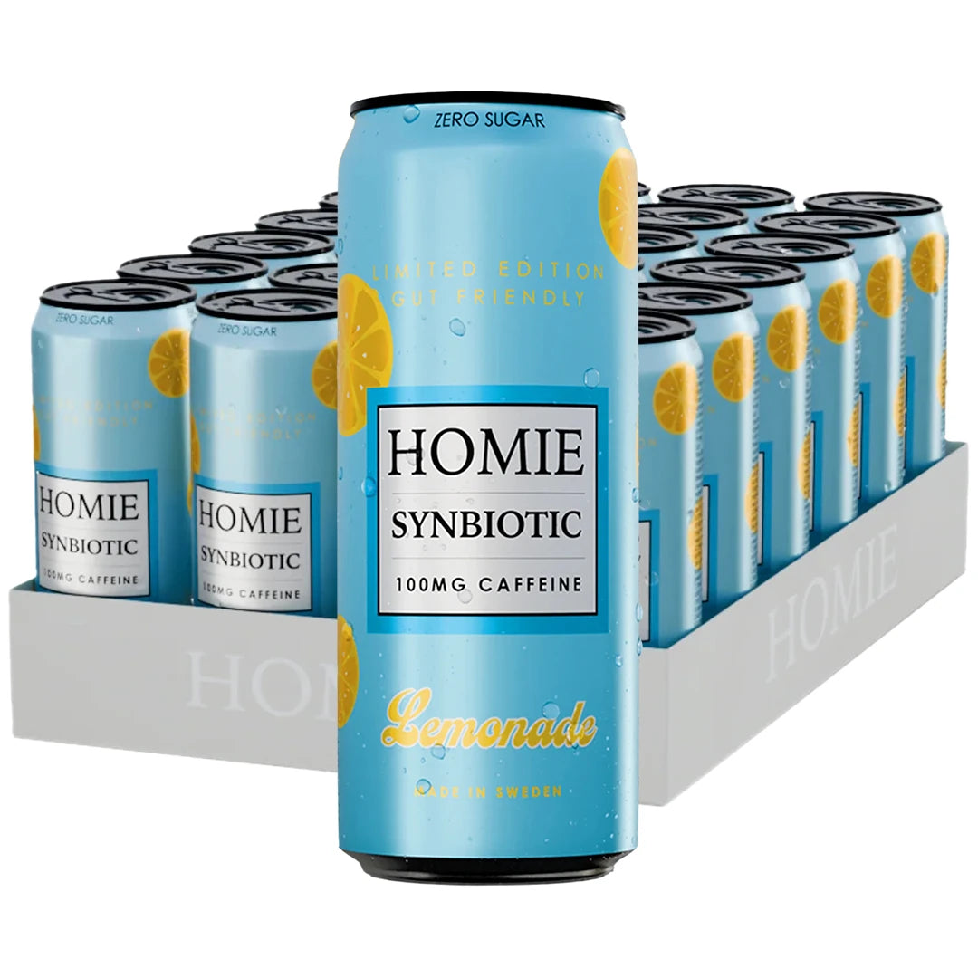 24 x Homie Wake Up Synbiotic 330 ml Lemonade i ett vitt flak med ljusblå burkar och gula citronskivor.