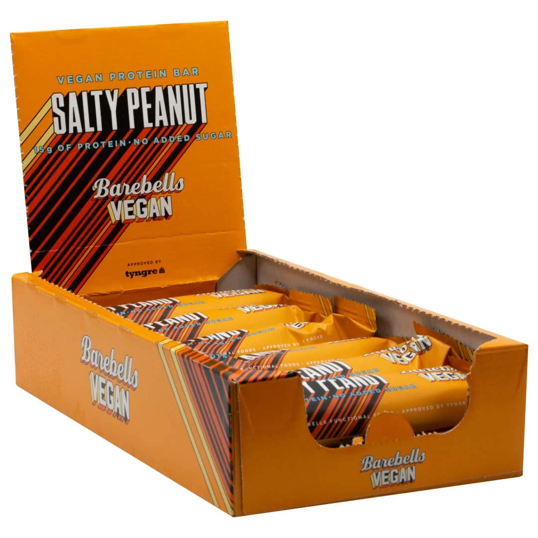 12 x Barebells Vegan Protein Bar 55 g Mixlåda i en öppen orange låda för smaken Salty Peanut.