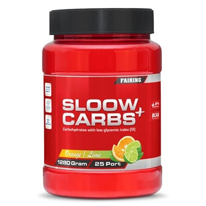 Röd burk med svart lock av kolhydratpulvret Fairing Sloow Carbs + 1.2 kg med apelsin- och limesmak.