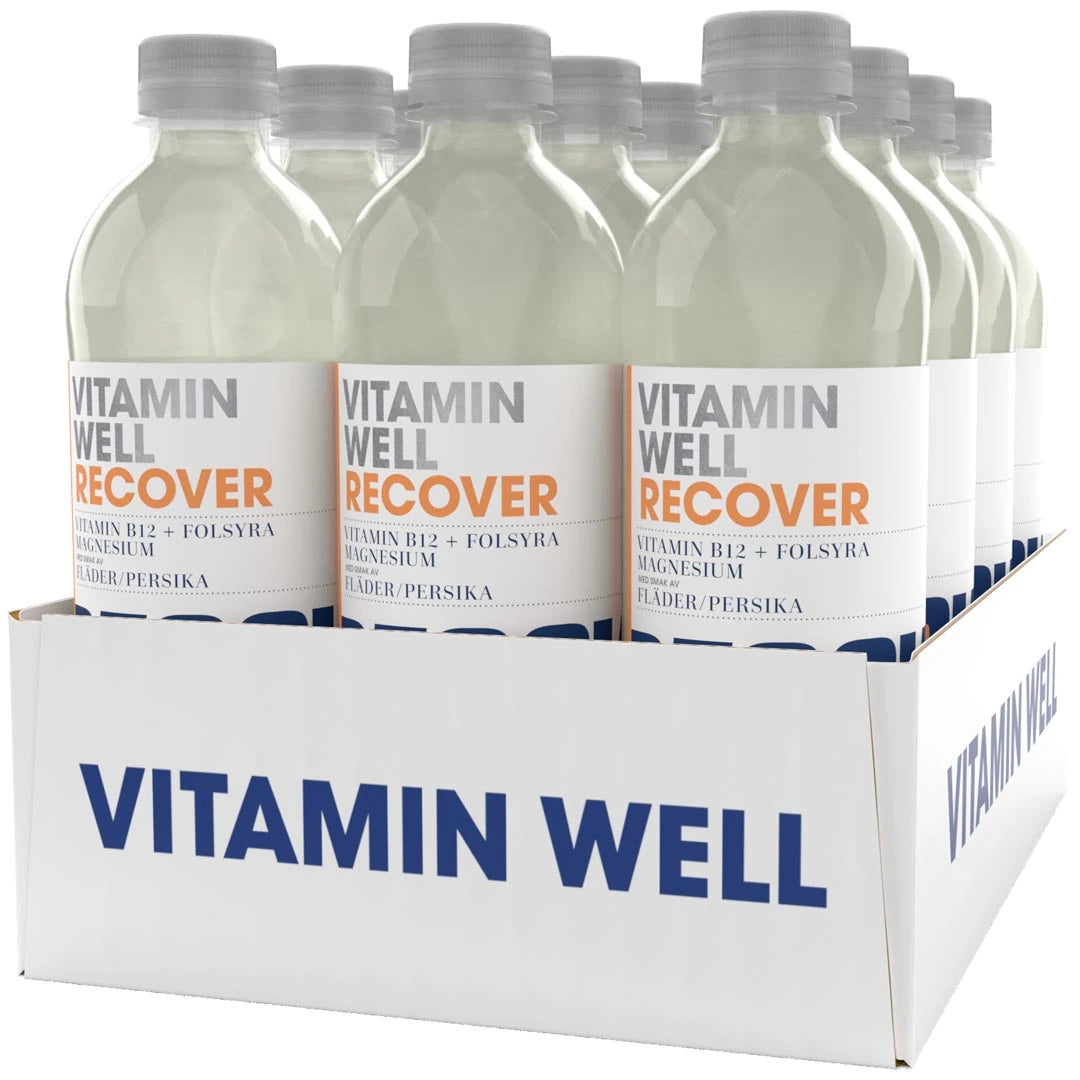 12 x Vitamin Well Recover 500 ml i smaken Fläder Persika, förpackade i ett vitt flak med mörkblå logotyp.