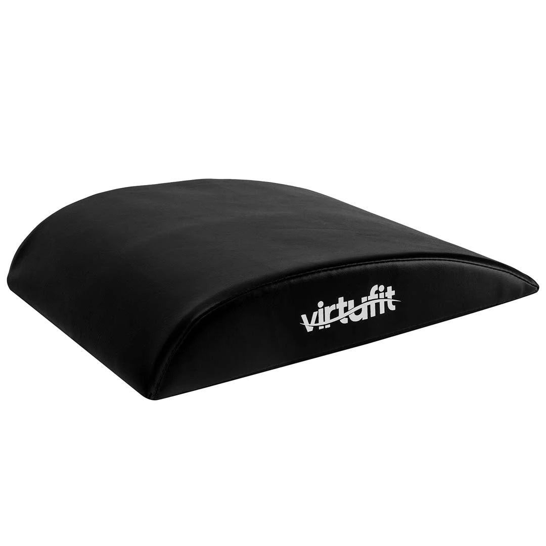 Virtufit Ab Mat Pro är en ergonomisk svart magkudde i läderimitation för effektiv magträning.