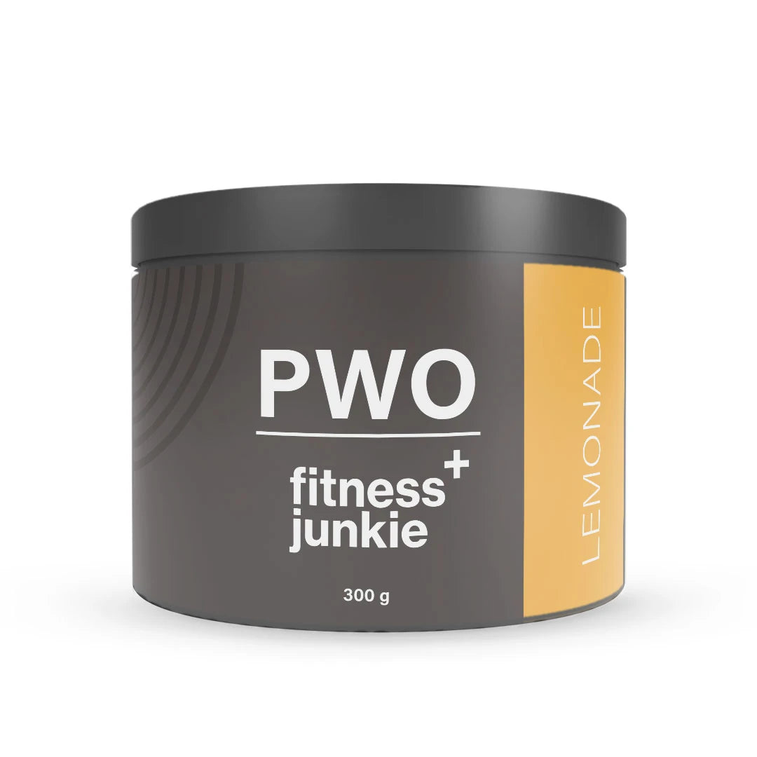 fitnessjunkie PWO 300 g pre-workout i pulverform, mörkgrå burk med gult fält för smaken Lemonade.