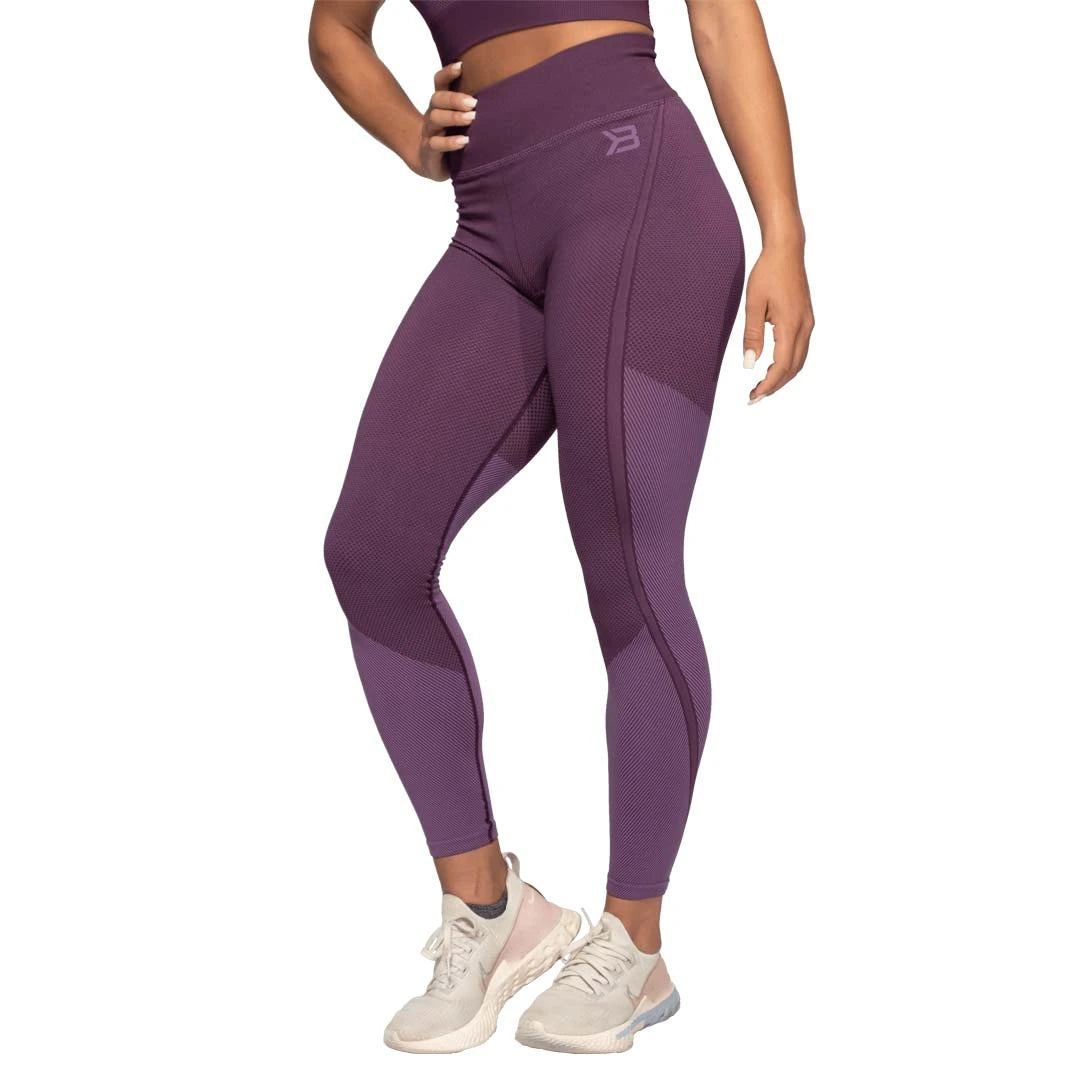 Better Bodies Roxy Seamless Leggings Royal Purple är lila träningstights med hög midja och sömlös textur.