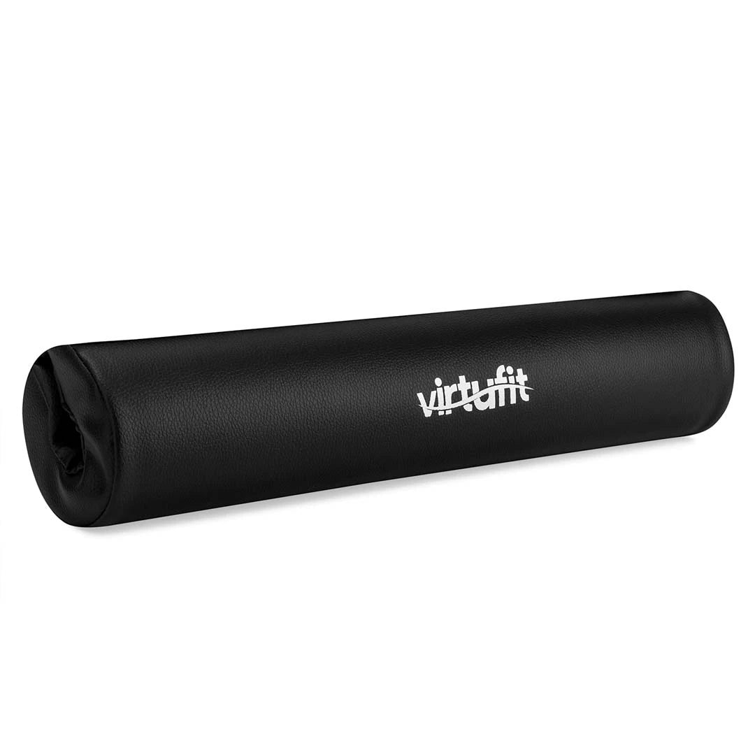 Svart Virtufit Barbell Pad Pro, ett mjukt skivstångsskydd i nylon med vit logotyp för bekväm träning.