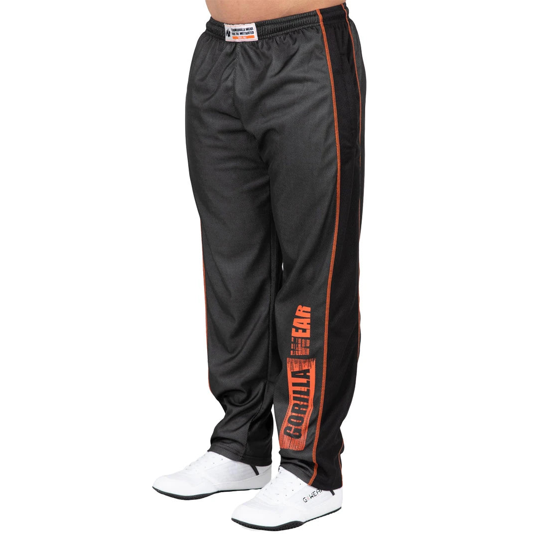 Gorilla Wear Wallace Mesh Pants Grey/Orange med lös passform, orangea sidosömmar och stor logotyp på benet., bild 4 av 4