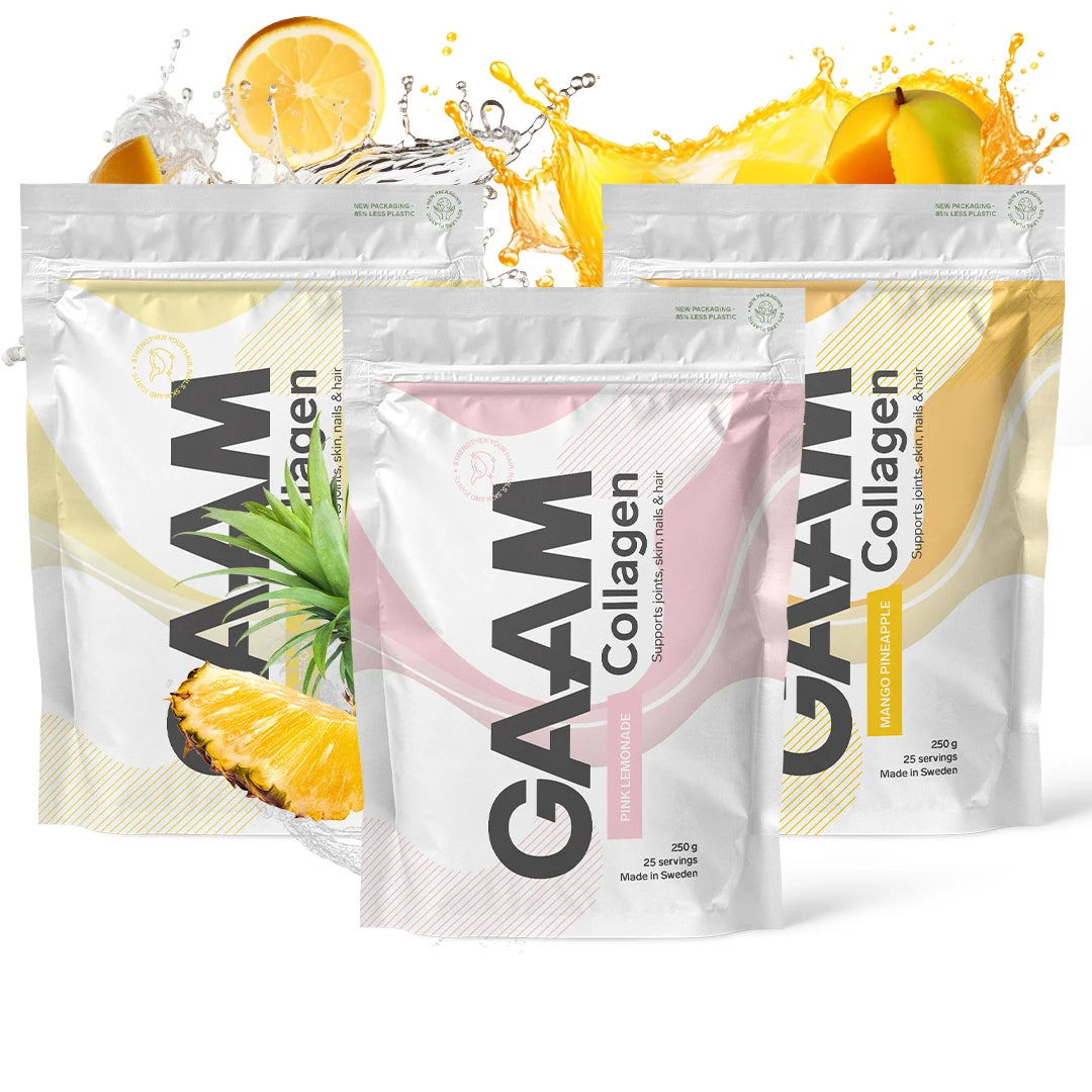 3 x GAAM Collagen 250 g i vita påsar med rosa och gula detaljer, omgivna av stänk och fräscha frukter.