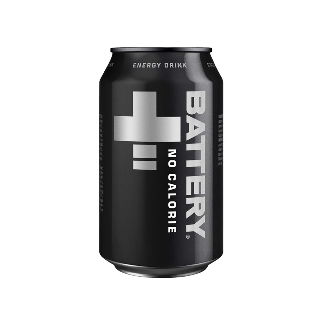 Battery Energy Drink 330 ml kolsyrad dryck i en svart aluminiumburk med guldiga detaljer.