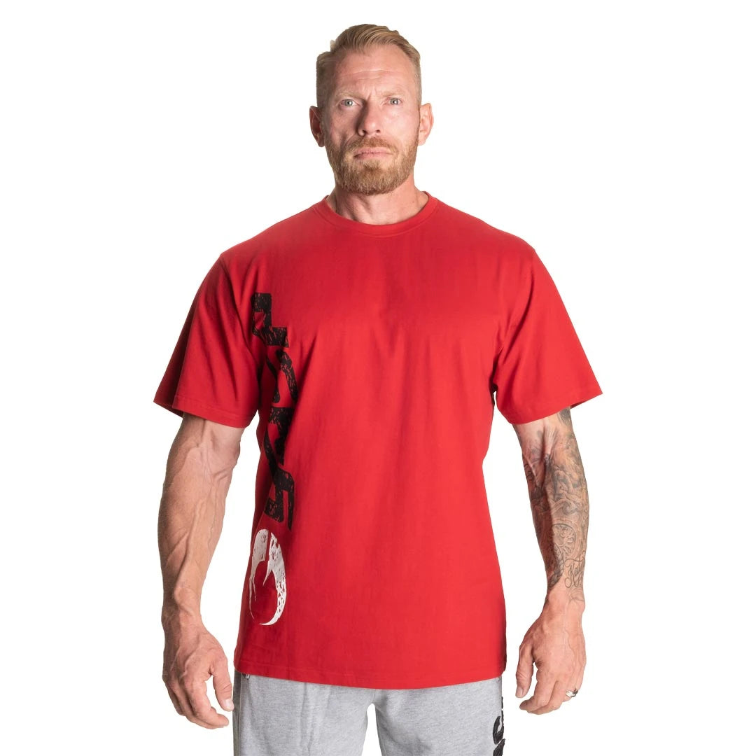 GASP Original Tee Chili Red är en röd oversize tränings-t-shirt i bomull med stor logotyp längs sidan., bild 1 av 8