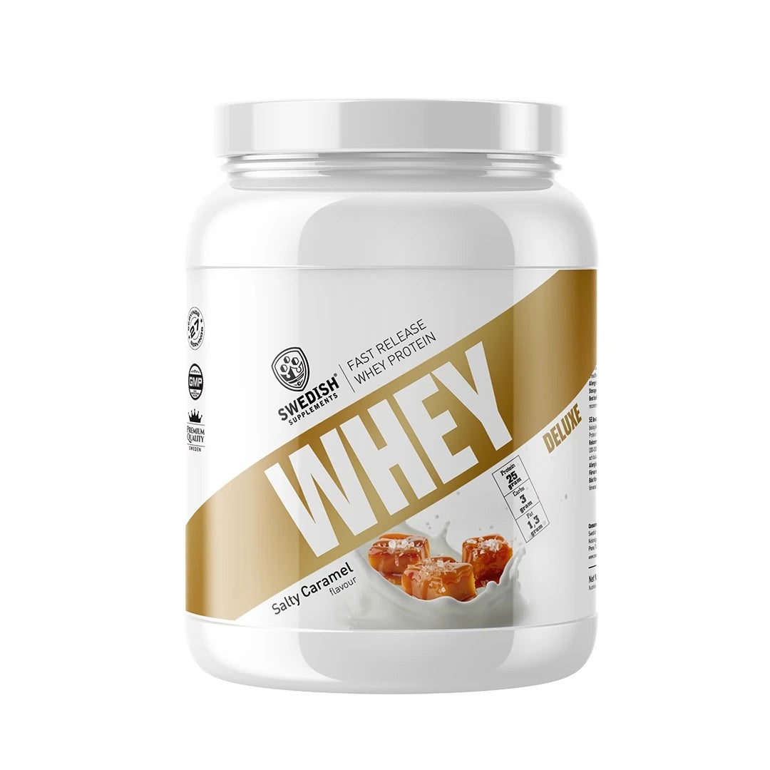 Swedish Supplements Whey Protein Deluxe 900 g vassleprotein i en vit burk med gulddetaljer och smaken Salty Caramel., bild 3 av 4