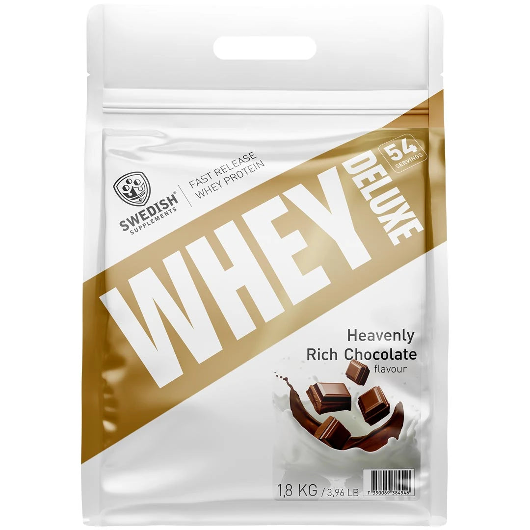 Swedish Supplements Whey Protein Deluxe 1,8 kg vassleprotein i en vit påse med gulddetaljer och smaken Heavenly Rich Chocolate., bild 1 av 3