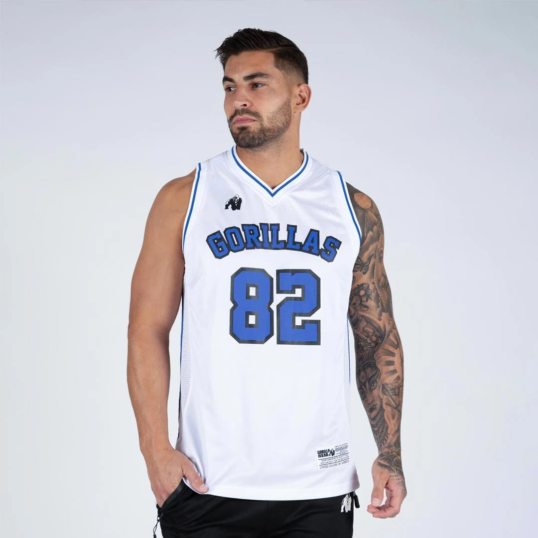 Gorilla Wear San Mateo Jersey Tank Top white/blue är ett vitt v-ringat träningslinne i mesh med sportigt blått tryck., bild 1 av 4
