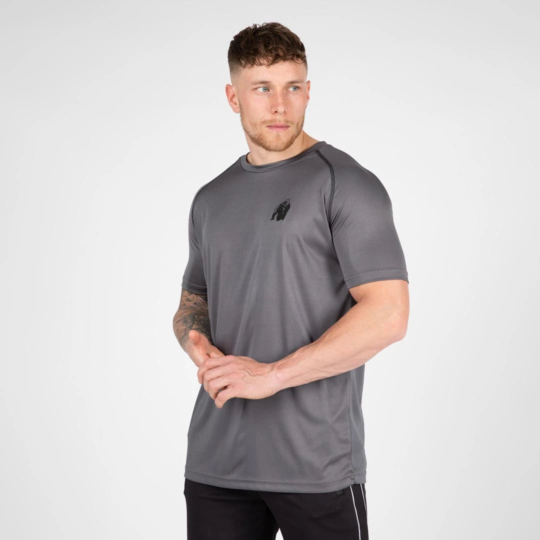 Gorilla Wear Performance T-Shirt grey, en grå kortärmad träningströja i polyester med svart logotyp på bröstet., bild 2 av 7