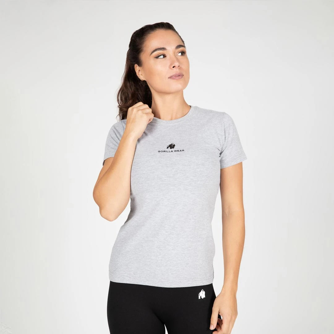 Gorilla Wear Estero T-Shirt grey melange buren av kvinna, en gråmelerad slim fit t-shirt i bomull med bröstlogga., bild 1 av 6