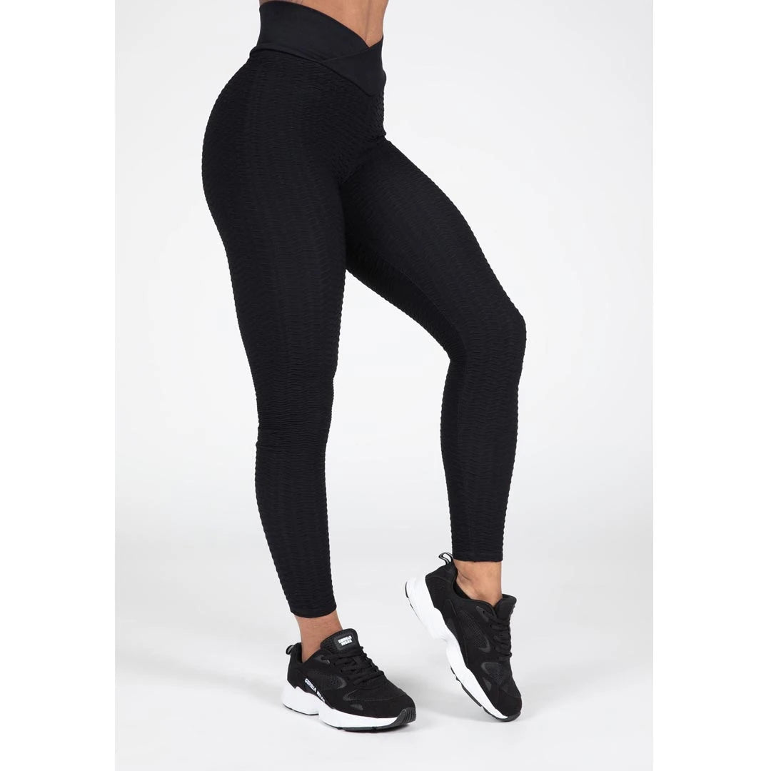 Gorilla Wear Dorris Leggings black är ett par svarta träningstights med v-formad midja och vågigt strukturerat tyg.