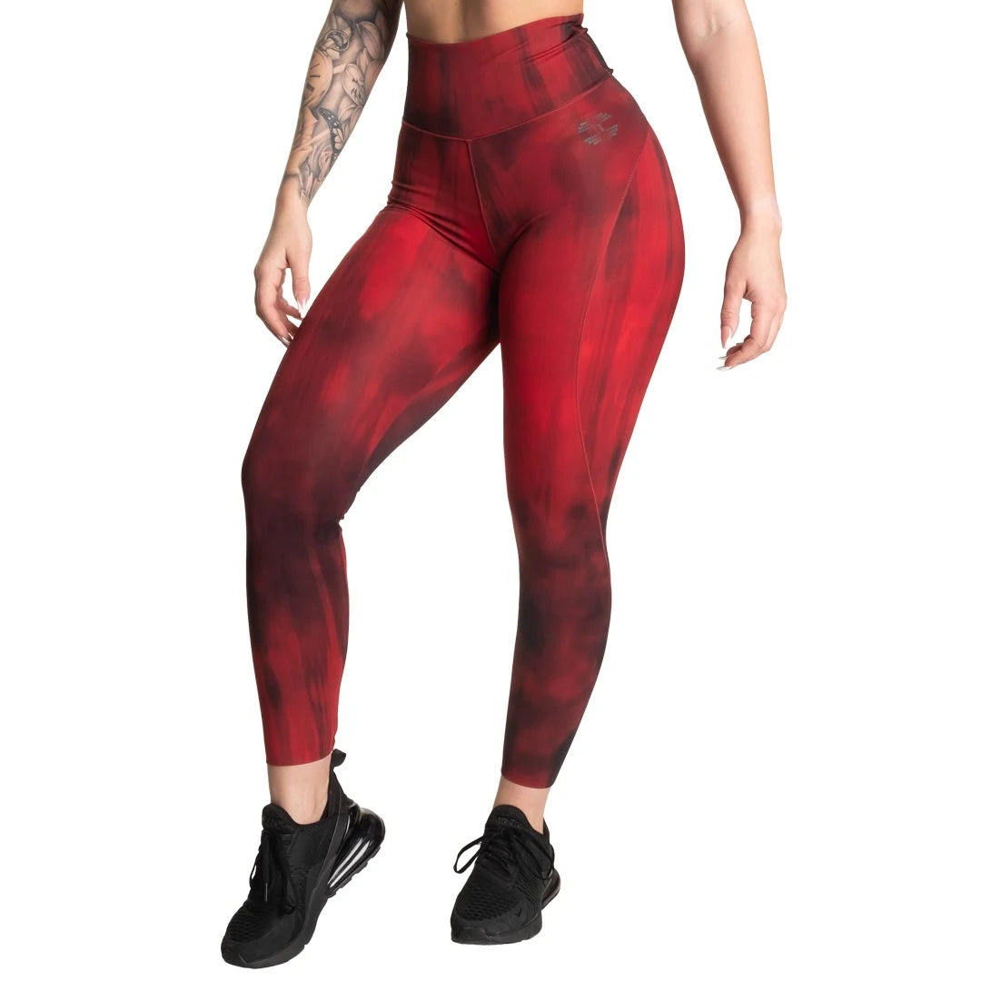 Better Bodies High Waist Leggings Chili Red Grunge är röda träningstights med hög midja och svart mönster., bild 2 av 2
