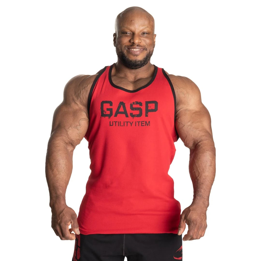 GASP Ribbed T-back Chili Red, ett rött ribbat träningslinne för herr med tight passform och svart tryck framtill.