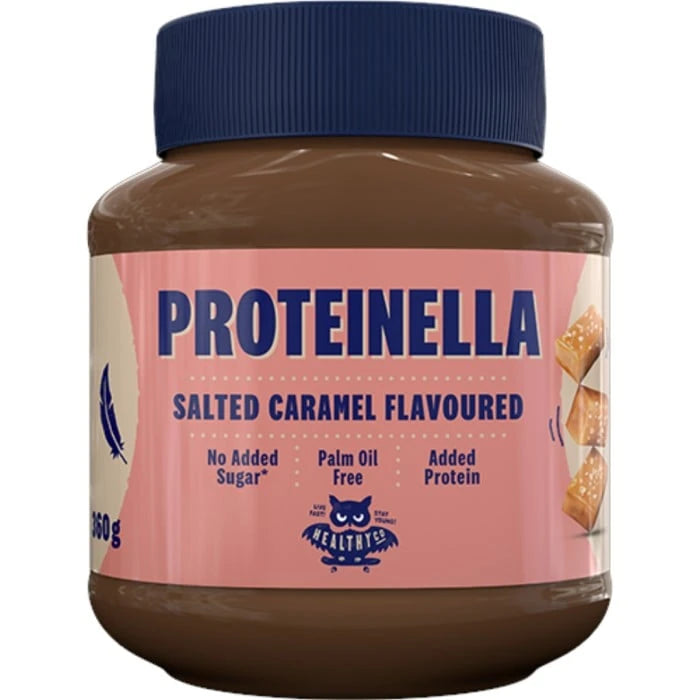 HealthyCo Proteinella 360 g i en burk med mörkblått lock, rosa etikett och text för smaken Salted Caramel.