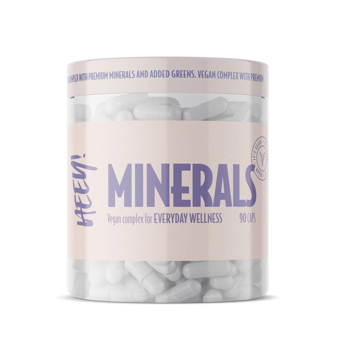 Heey! Multimineral + Greens 90 caps i en transparent burk med ljusrosa etikett och synliga vita veganska kapslar.
