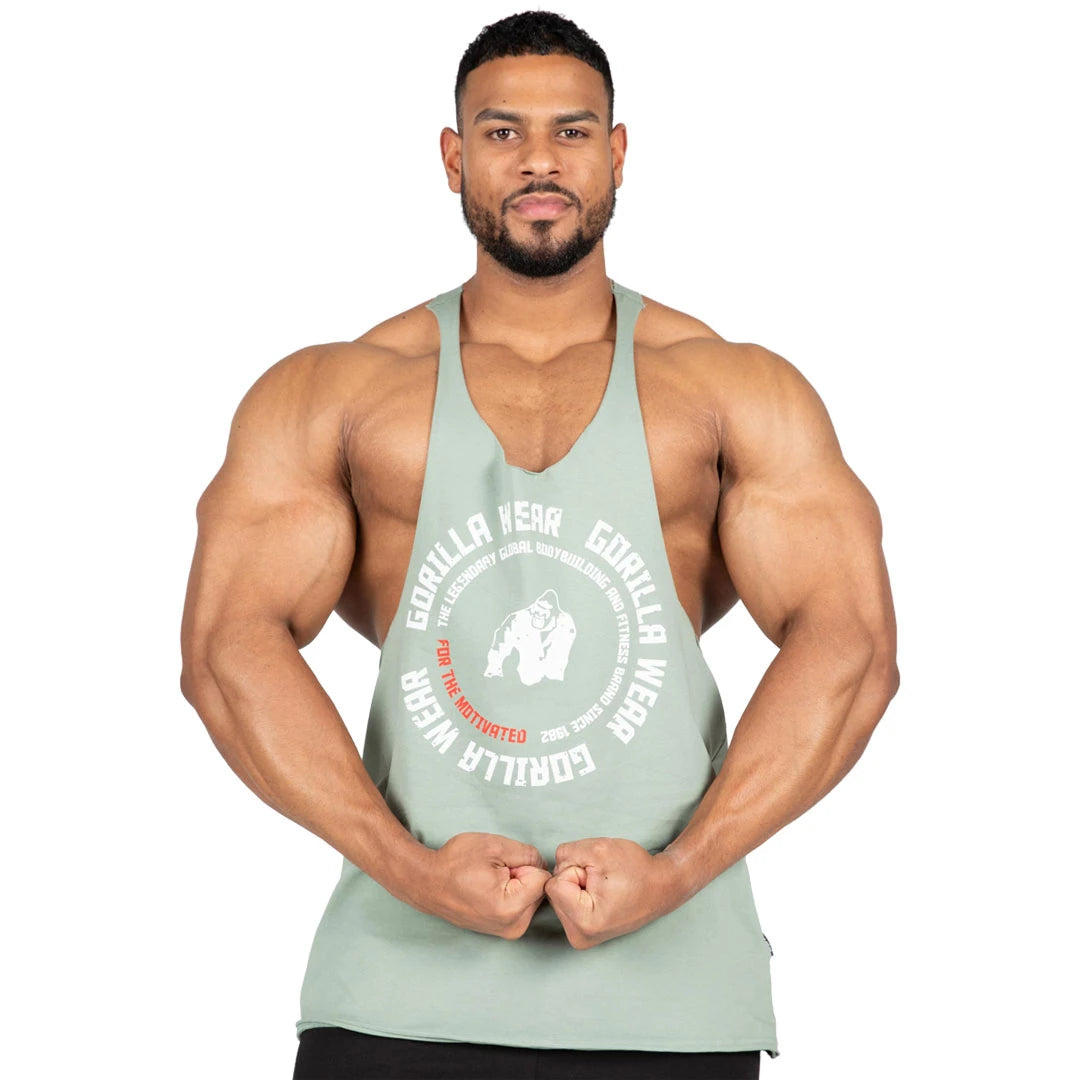 Gorilla Wear Melrose Stringer Green, ett ljusgrönt träningslinne med stort vitt tryck på bröstet., bild 4 av 7