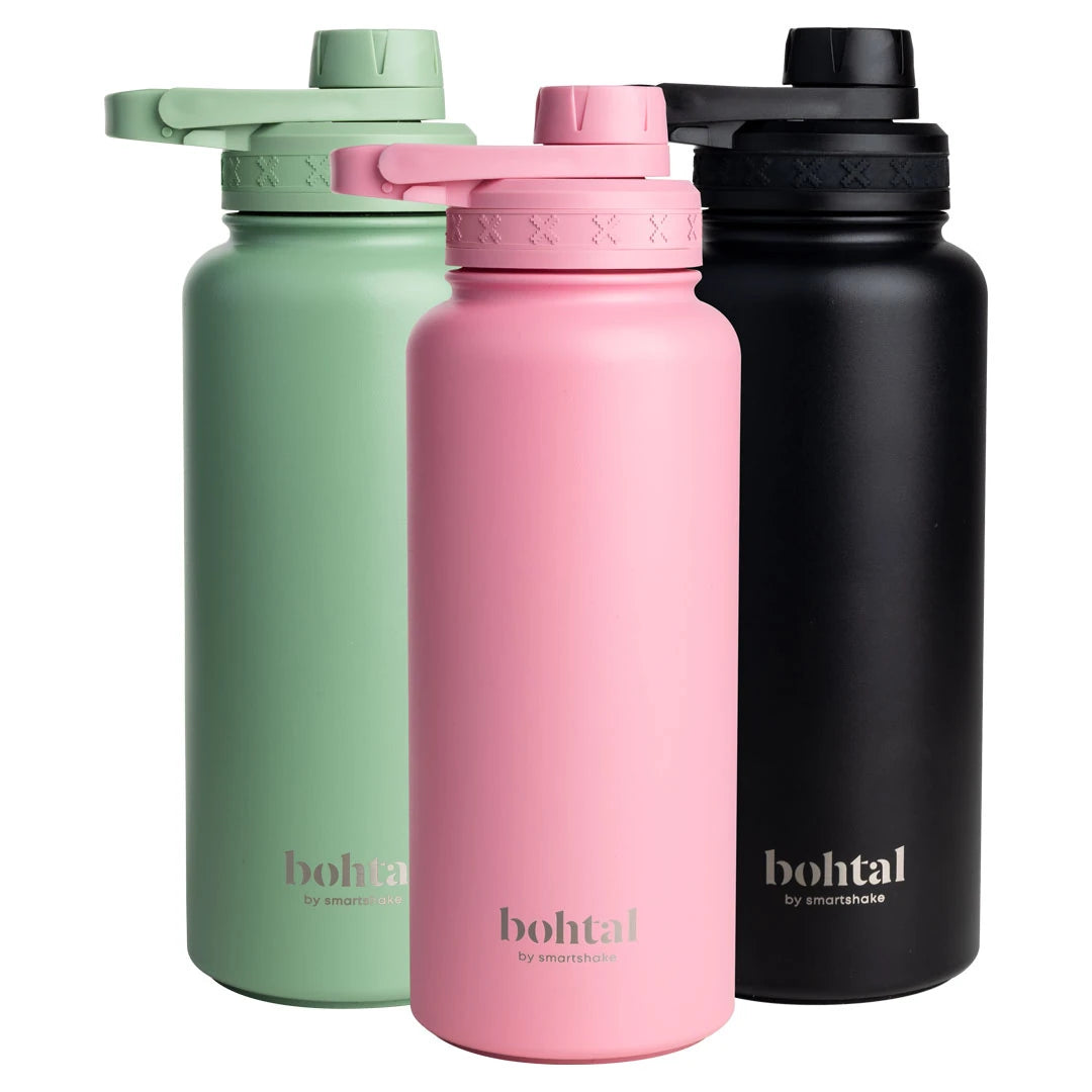 Bohtal Insulated Sports Bottle 960 ml i tre olika färger: grön, rosa och svart, tillverkade i rostfritt stål.