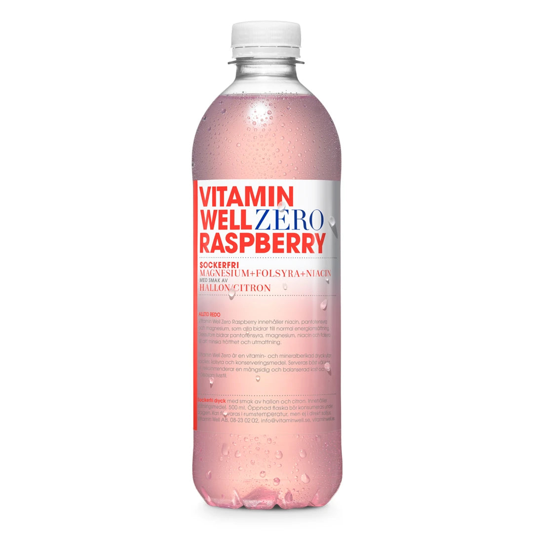 Vitamin Well Zero 500 ml sockerfri vitamindryck i en transparent flaska med ljusrosa vätska för smaken Raspberry.