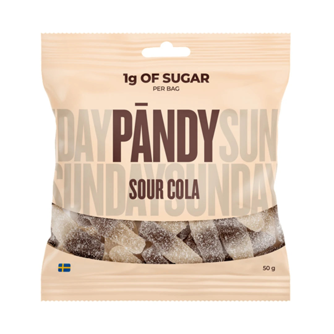 Pändy Candy Sour Cola 50 g syrliga colanappar i en ljus påse med transparent fönster och brun text.
