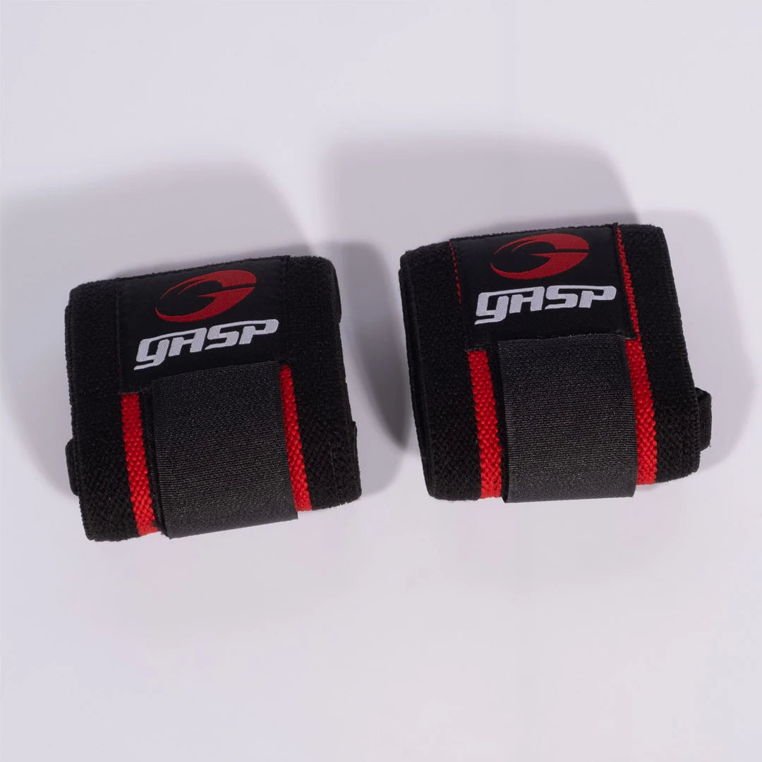 GASP Hardcore Wrist Wraps Black/Red är svarta handledslindor med röda ränder och logotyp för tunga lyft.