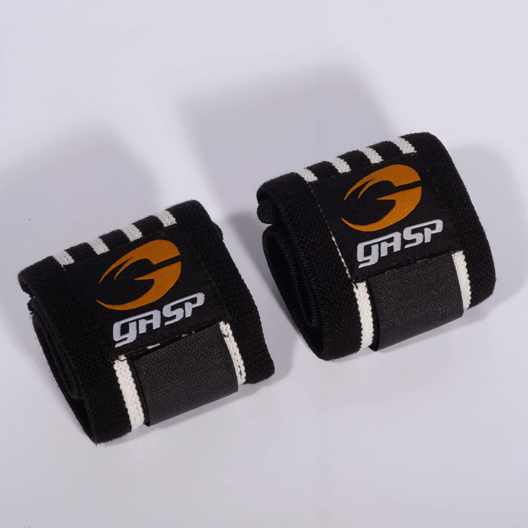 GASP Hardcore Wrist Wraps Black/White, kraftiga handledslindor i svart elastisk väv med vit logo och orange detalj.