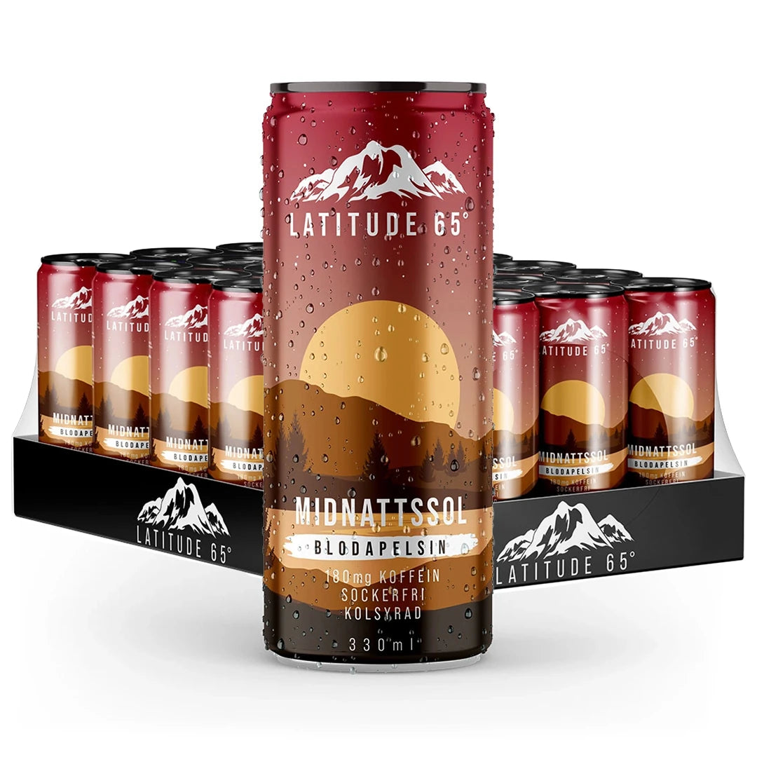 24 x Latitude 65 330 ml Midnattssol - Blodapelsin energidryck på ett svart flak med röda och gula burkar.