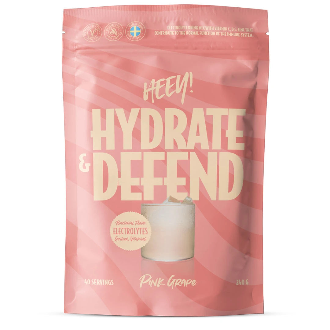 Heey! Hydrate & Defend Electrolytes + Immune Support 240 g elektrolytpulver i en mönstrad rosa påse för smaken Pink Grape.