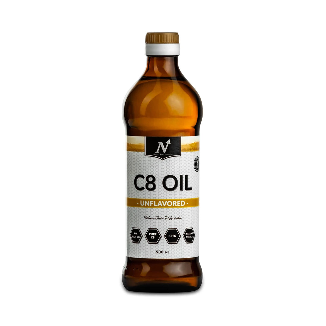 Nyttoteket C8 Oil 500 ml förpackad i en mörk glasflaska med vit etikett och svarta detaljer.
