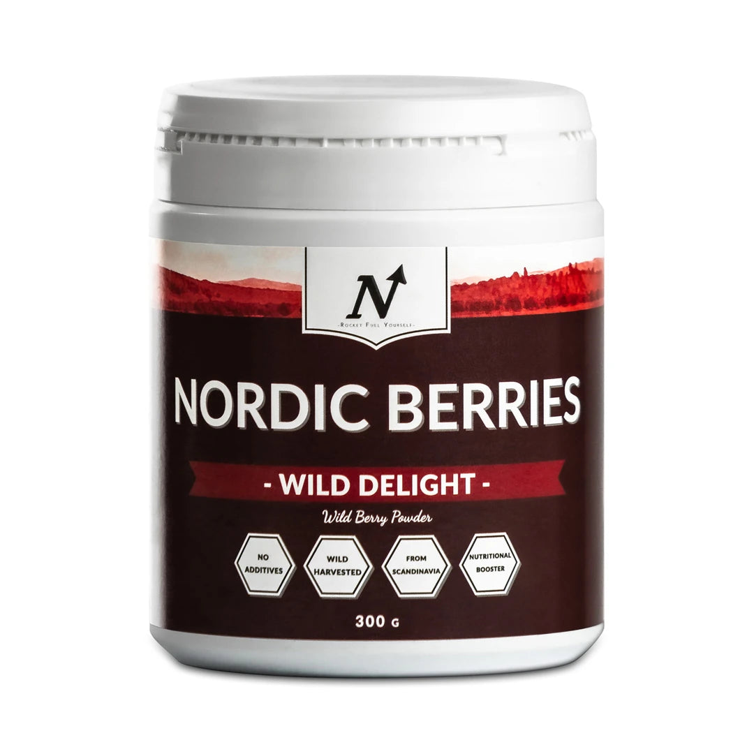 Nyttoteket Nordic Berries 300 g bärpulver förpackat i en vit burk med mörkbrun och röd etikett.