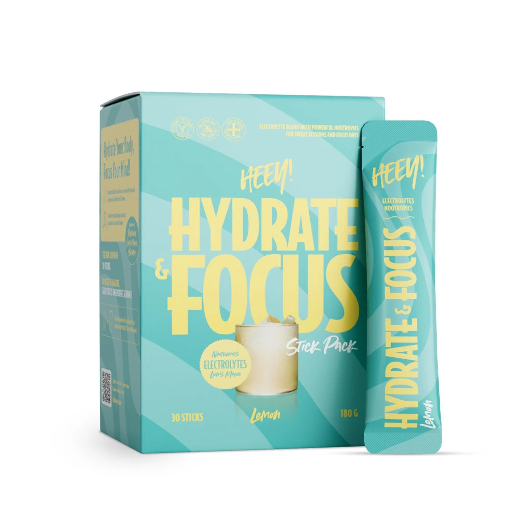 Heey! Hydrate & Focus Electrolytes + Lions Mane 30 x Stick Pack Lemon i en turkos ask och portionspåse med gula detaljer.