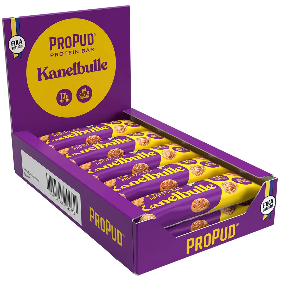 12 x NJIE Propud Proteinbar 55 g Kanelbulle i en lila displaylåda med matchande gula och lila förpackningar.