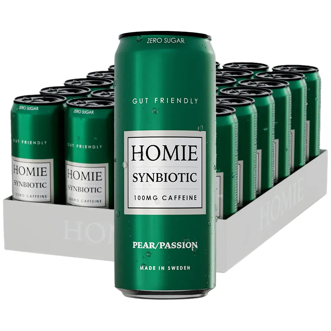 24 x Homie Wake Up Synbiotic 330 ml Pear Passion i ett ljust kartongflak fyllt med mörkgröna burkar.