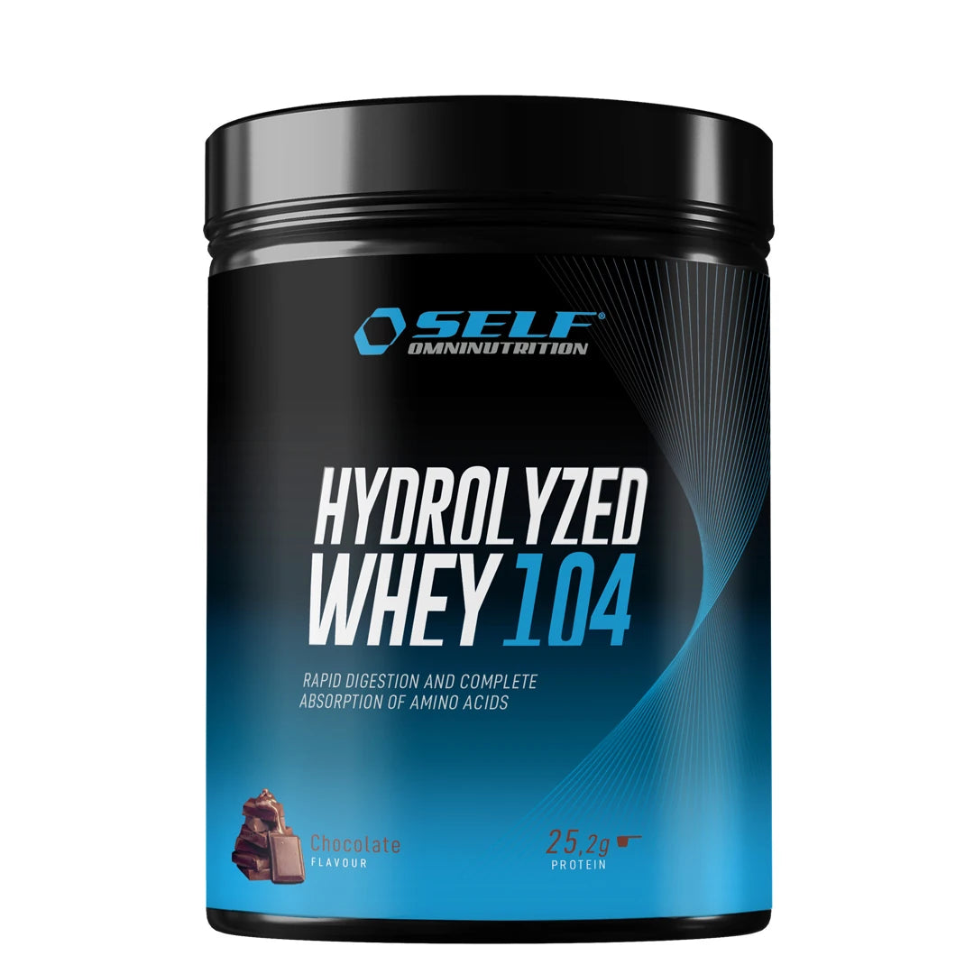 Self Omninutrition Hydrolyzed Whey 104 600 g proteinpulver i en svart burk med blåtonad etikett och chokladsmak.
