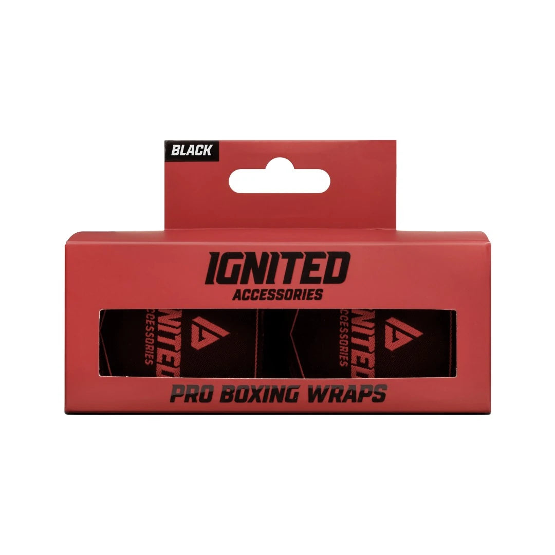 Ignited Boxing Hand Wraps Black 3.5, svarta boxningslindor i en röd förpackning.