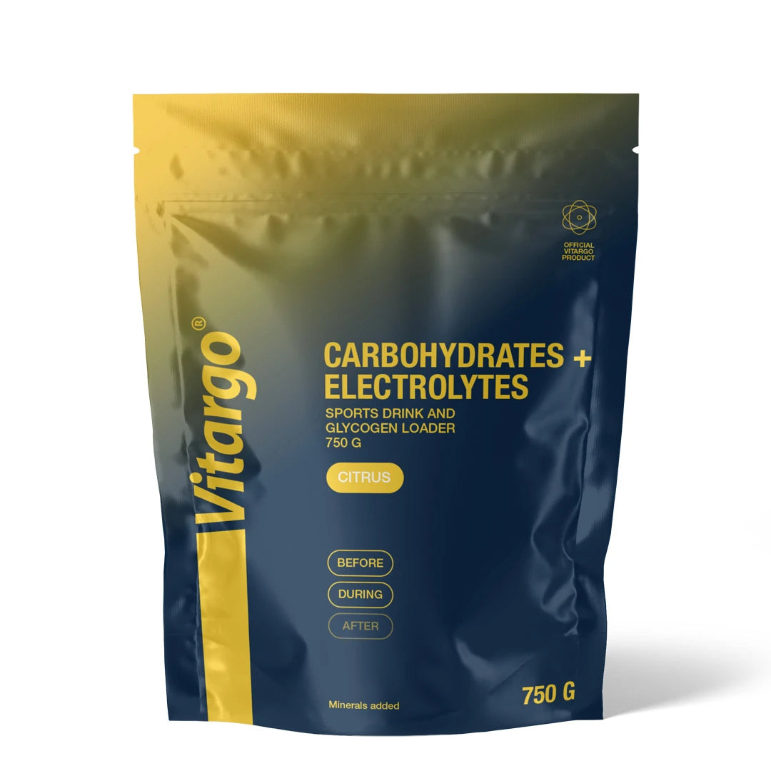 Vitargo Carb + Electrolytes 750 g sportdryck i pulverform, mörkblå påse med gula detaljer och text för smaken Citrus.