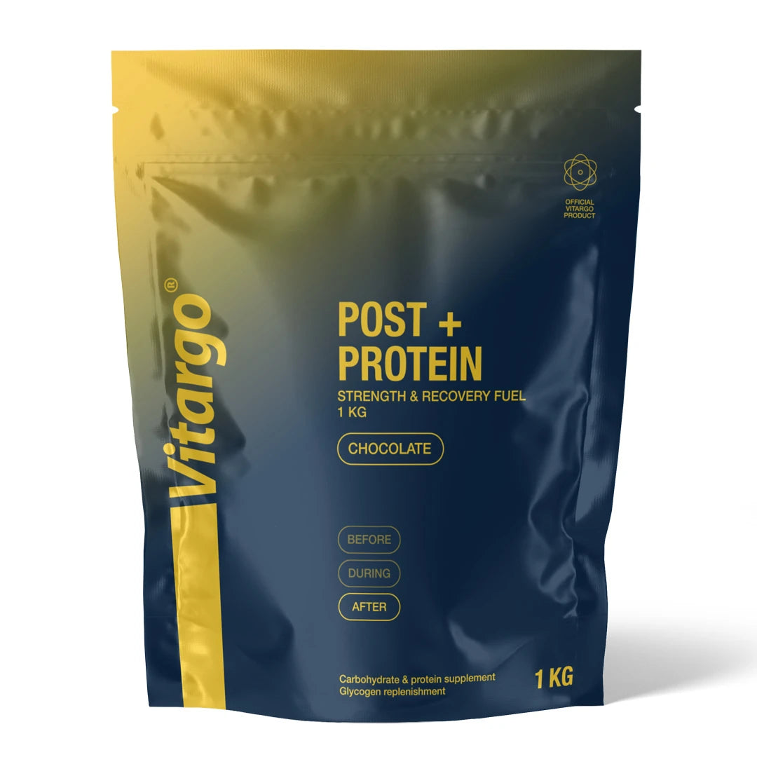 Vitargo Post Protein 1 kg återhämtningspulver i en mörkblå påse med gula detaljer och smaken Chocolate.