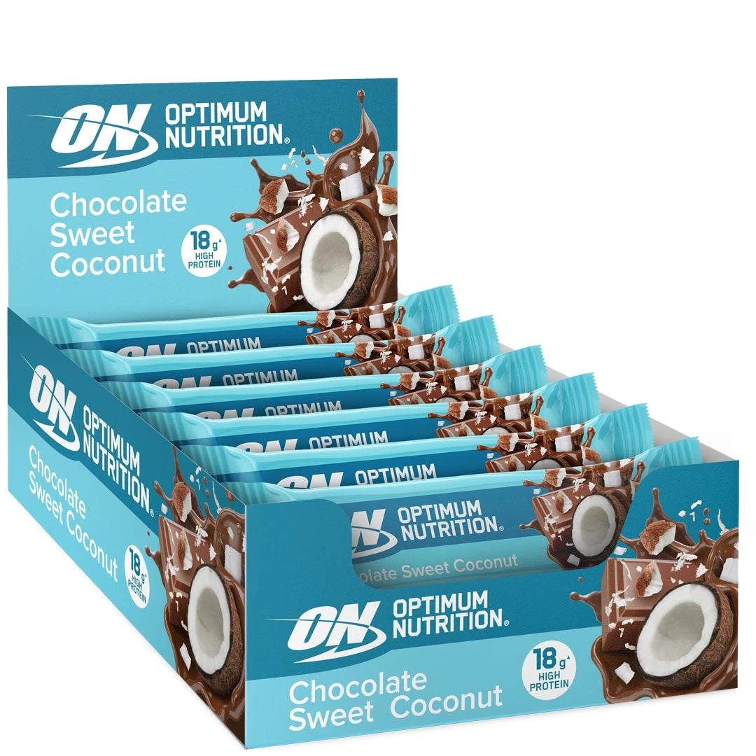 12 x Optimum Nutrition Chocolate Protein Bar 59 g Sweet Coconut i en ljusblå displayförpackning med choklad- och kokosdetaljer.