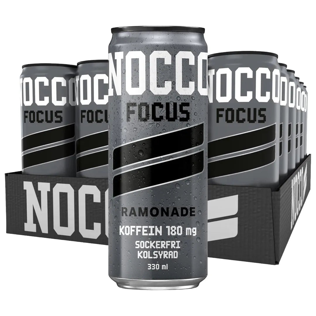 24 x NOCCO Focus 330 ml Ramonade i ett svart flak med mörkgrå energidrycksburkar och svarta ränder.