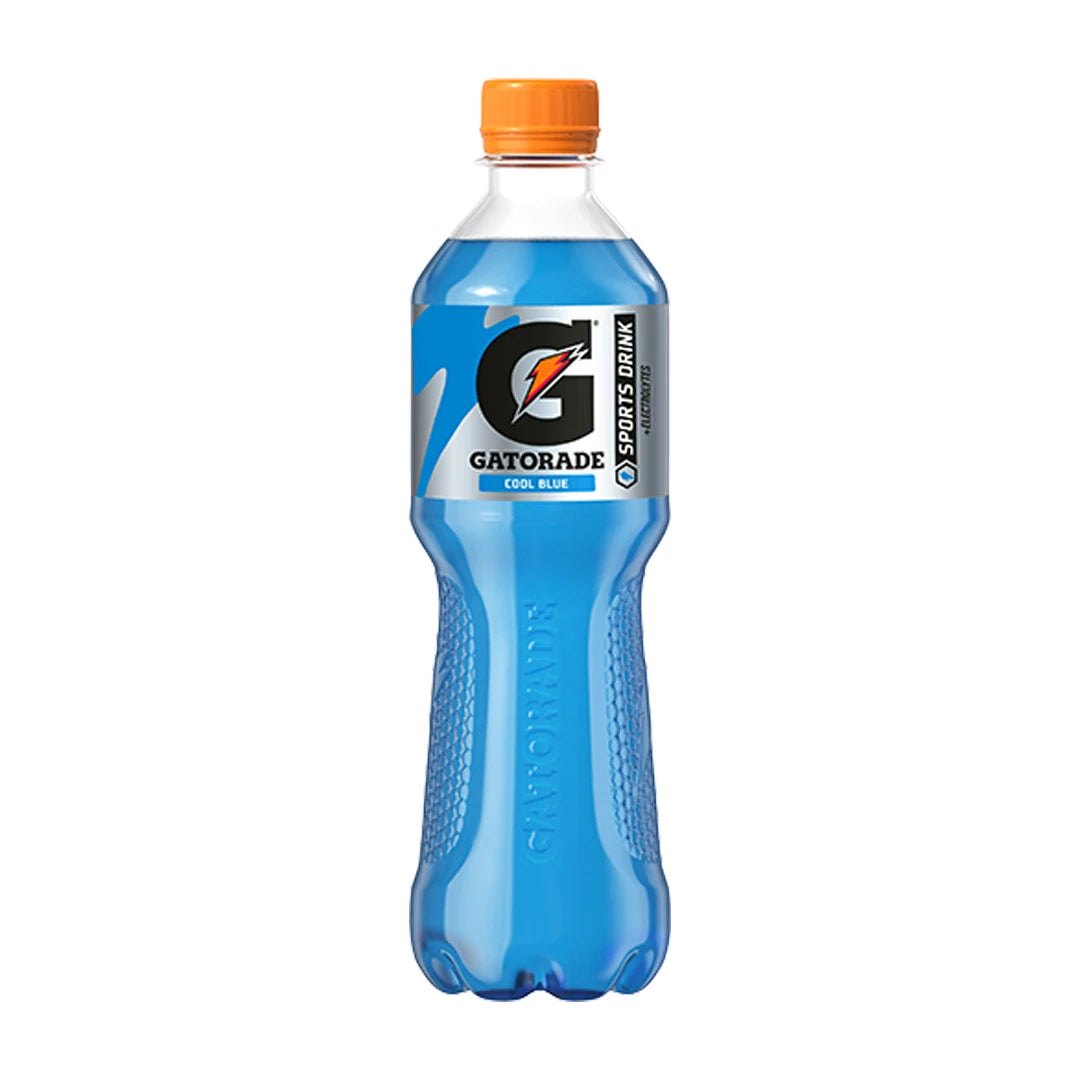 Gatorade 500 ml sportdryck i en plastflaska fylld med ljusblå vätska och orange kork för smaken Cool Blue.
