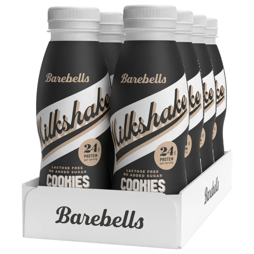 8 x Barebells Milkshake 330 ml Cookies & Cream i ett vitt flak med svarta flaskor och vita detaljer.